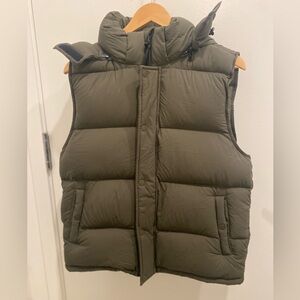 Aritzia Super Puff Vest sz L